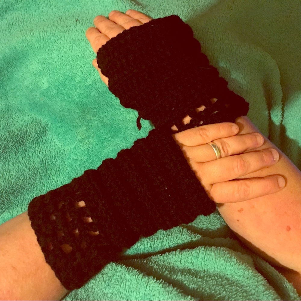 Black Wristies